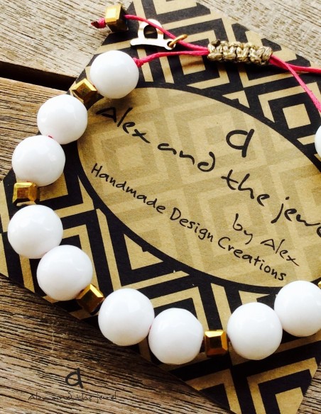 Χειροποίητο κόσμημα λευκό βραχιόλι με ημιπολύτιμες πέτρες Αχάτη και Αιματίτη σε φούξια κορδόνι με αυξομείωση Janette