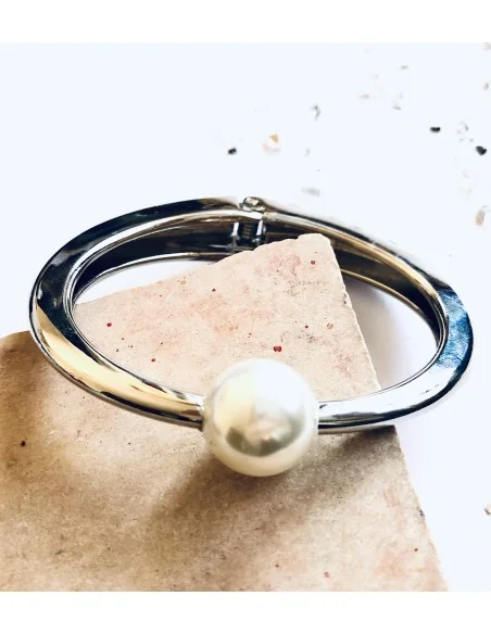 Βραχιόλι χειροπέδα από ατσάλι με μεγάλη κεντρική πέρλα Evita