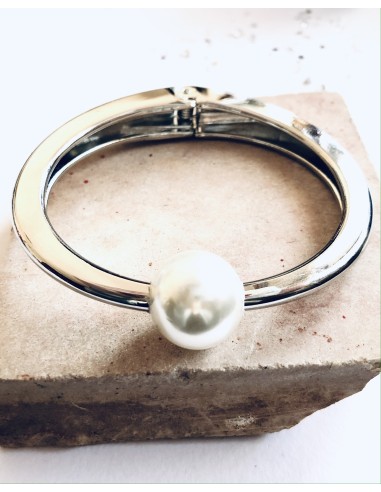 Βραχιόλι χειροπέδα από ατσάλι με μεγάλη κεντρική πέρλα Evita