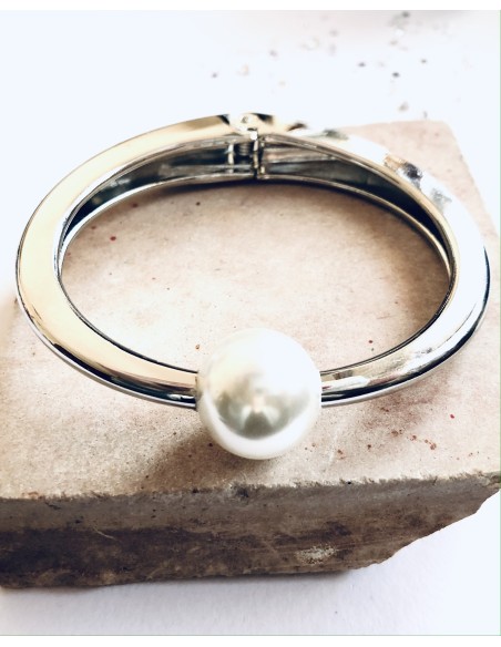 Βραχιόλι χειροπέδα από ατσάλι με μεγάλη κεντρική πέρλα Evita