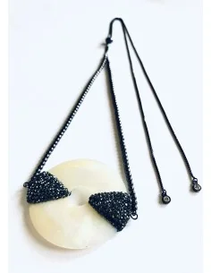 Χειροποίητο γυναικείο κολιέ με κεντρικό στρογγυλό στοιχείο από φίλντισι και πέτρες Μαρκασίτη σε αλυσίδα με μπίλιες Frini 2