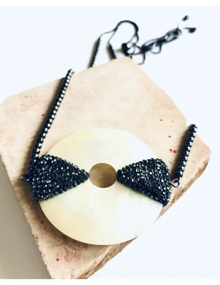 Χειροποίητο γυναικείο κολιέ με κεντρικό στρογγυλό στοιχείο από φίλντισι και πέτρες Μαρκασίτη σε αλυσίδα με μπίλιες Frini Χειροποίητο γυναικείο κολιέ με κεντρικό στρογγυλό στοιχείο από φίλντισι και πέτρες Μαρκασίτη σε αλυσίδα με μπίλιες Frini