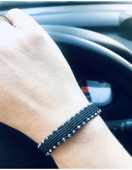 Χειροποίητο γκρι βραχιόλι μακραμέ με κρύσταλλα Sarline