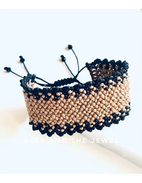 Χειροποίητο βραχιόλι με πλέξη μακραμέ σε μαύρο και μπεζ Hannah