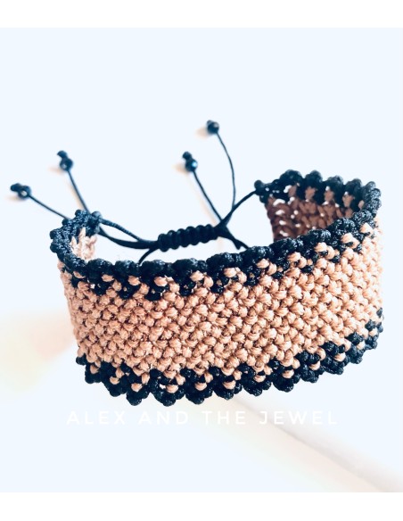 Χειροποίητο βραχιόλι με πλέξη μακραμέ σε μαύρο και μπεζ  Hannah