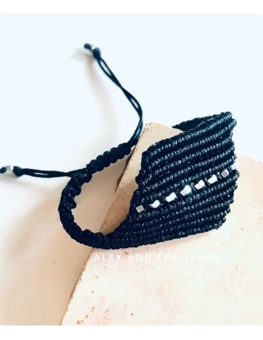 Χειροποίητο πλεκτό μαύρο βραχιόλι μακραμέ με πέτρες Αιματίτη Joan