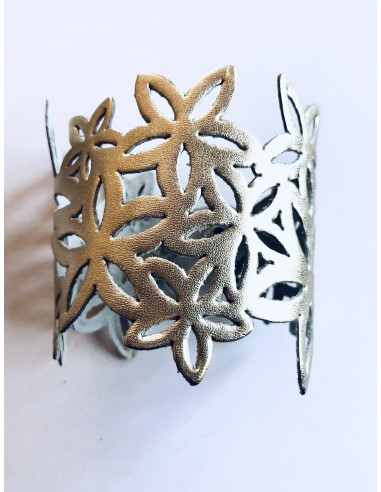 Χειροποίητο δερμάτινο διάτρητο βραχιόλι σε μαύρο ή χρυσό με κούμπωμα τρουκς Rose