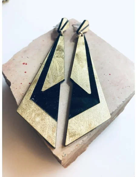 Κόσμημα σκουλαρίκια σε γεωμετρικές rock γραμμές με χρυσές και μαύρες λεπτομέρειες Rock