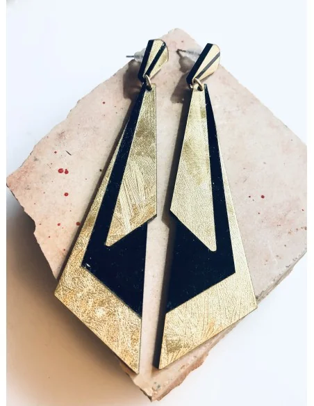 Κόσμημα σκουλαρίκια σε γεωμετρικές rock γραμμές με χρυσές και μαύρες λεπτομέρειες Rock