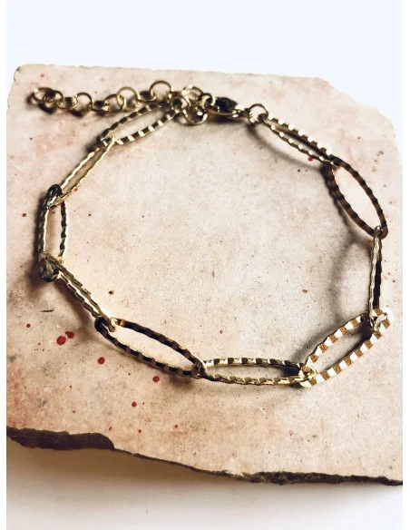 Χειροποίητο γυναικείο βραχιόλι από επιχρυσωμένο σφυρίλατο ατσάλι Drosostalia Χειροποίητο γυναικείο βραχιόλι από επιχρυσωμένο σφυρίλατο ατσάλι Drosostalia