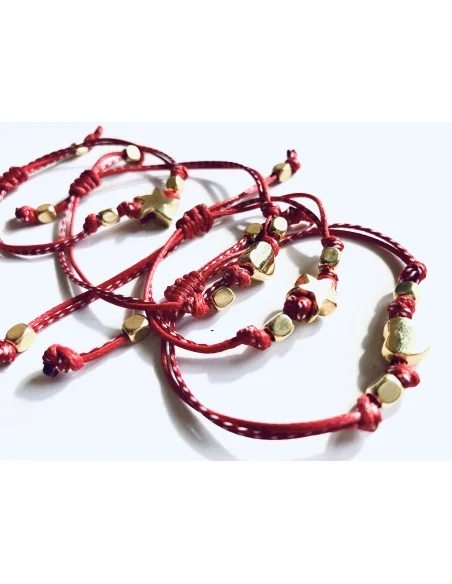 Χειροποίητο βραχιόλι μαρτάκι με καρδιά ή αστέρι επίχρυσο και κυβάκια σε κορδόνι σε λευκό κόκκινο My March