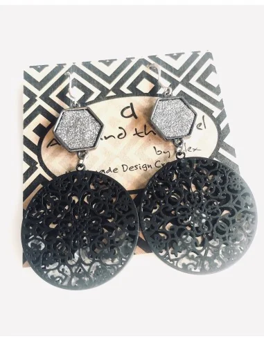 Σκουλαρίκια με κυκλικό μαύρο στοιχείο με κρύσταλλα και πλακέ πολύγωνο στοιχείο σε ασημί Granada