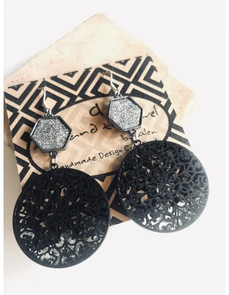 Σκουλαρίκια με κυκλικό μαύρο στοιχείο με κρύσταλλα και πλακέ πολύγωνο στοιχείο σε ασημί Granada