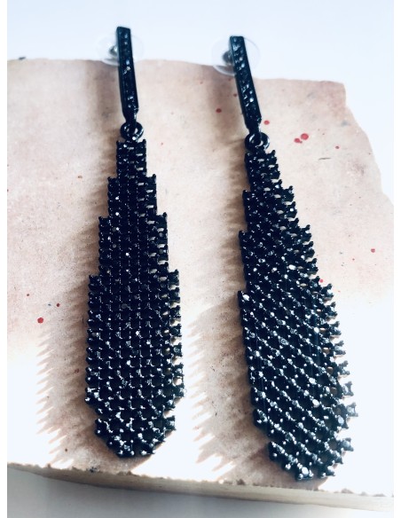 Κόσμημα γυναικεία σκουλαρίκια στρας σε μαύρο ή ασημί γεωμετρικό σχήμα Maira