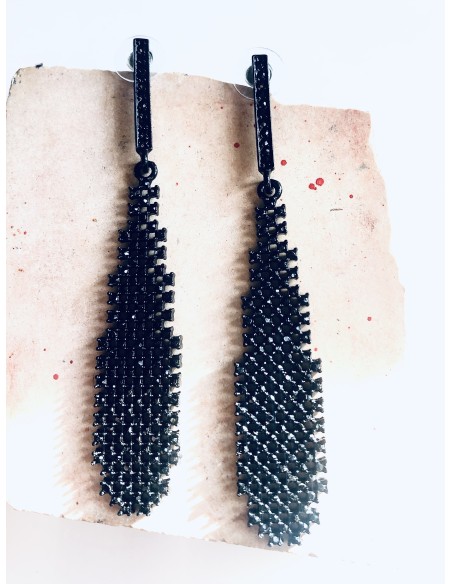 Κόσμημα γυναικεία σκουλαρίκια στρας σε μαύρο ή ασημί γεωμετρικό σχήμα Maira