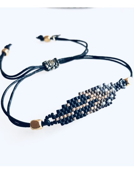 Βραχιόλι με στοιχείο από χάντρες Miyuki σε σχήμα τόξου σε γκρι, χρυσό και μαύρο χρώμα με επίχρυσα διακοσμητικά στοιχεία Sendai