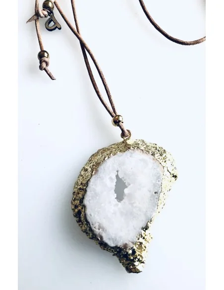 Χειροποίητο γυναικείο κολιέ με ακατέργαστη πέτρα Αχάτη σε δερμάτινο κορδόνι Jodi Χειροποίητο γυναικείο κολιέ με ακατέργαστη πέτρα Αχάτη σε δερμάτινο κορδόνι Jodi