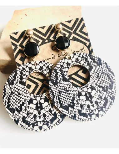 Χειροποίητο γυναικείο κόσμημα ξύλινα σκουλαρίκια με animal print και μαύρο κρύσταλλο Egypt
