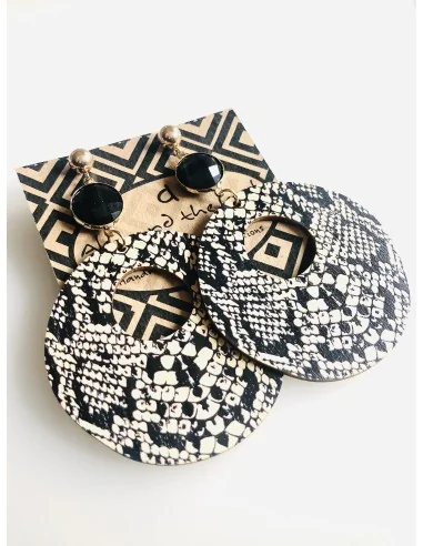 Χειροποίητο γυναικείο κόσμημα ξύλινα σκουλαρίκια με animal print και μαύρο κρύσταλλο Egypt