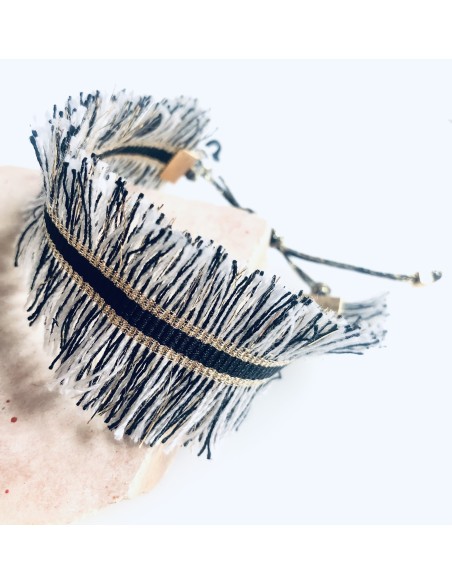 Χειροποίητο γυναικείο κόσμημα βραχιόλι από τρέσα με κρόσσια σε γκρι, μαύρο και χρυσό Kenya