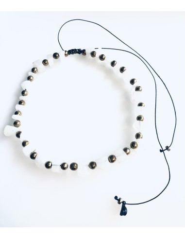 Χειροποίητο γυναικείο κολιέ με λευκές ημιπολύτιμες πέτρες και πέτρες Αιματίτη σε χρυσό Χειροποίητο γυναικείο κολιέ με λευκές ημιπολύτιμες πέτρες και πέτρες Αιματίτη σε χρυσό