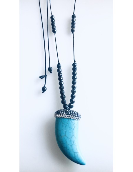 Χειροποίητο κόσμημα κολίε με κρεμαστό στοιχείο δόντι από πέτρα Χαολίτη και πέτρες Αιματίτη Africa