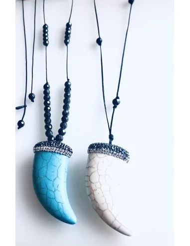 Χειροποίητο κόσμημα κολίε με κρεμαστό στοιχείο δόντι από πέτρα Χαολίτη και πέτρες Αιματίτη Africa