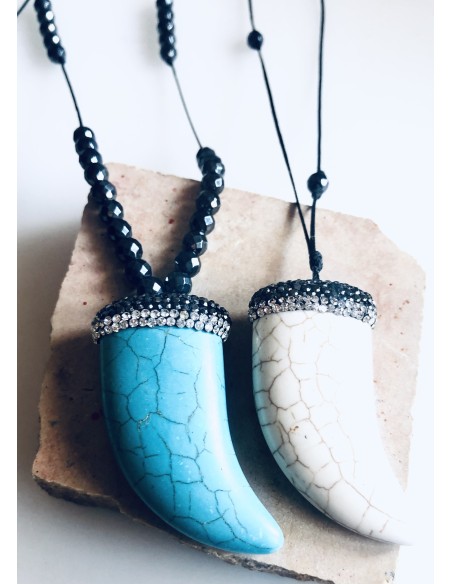 Χειροποίητο κόσμημα κολίε με κρεμαστό στοιχείο δόντι από πέτρα Χαολίτη και πέτρες Αιματίτη Africa Χειροποίητο κόσμημα κολίε με κρεμαστό στοιχείο δόντι από πέτρα Χαολίτη και πέτρες Αιματίτη Africa