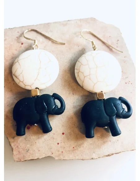 Κόσμημα σκουλαρίκια ελεφαντάκια με ορυκτή πέτρα Χαολίτη σε λευκό και επίχρυσο κυβάκι Baby Elephant Κόσμημα σκουλαρίκια ελεφαντάκια με ορυκτή πέτρα Χαολίτη σε λευκό και επίχρυσο κυβάκι Baby Elephant