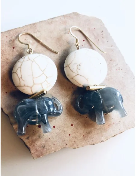 Κόσμημα σκουλαρίκια ελεφαντάκια με πέτρα Xαολίτη σε λευκό και γάντζους από ασήμι 925 επιχρυσωμένο Baby Elephant