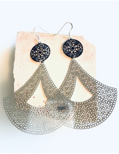 Κόσμημα σκουλαρίκια σε ροζ χρυσό ή ασημί χρώμα, συνδυασμένο με μαύρο φιλιγκρί Swings