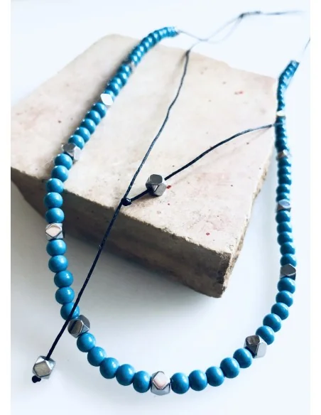 Χειροποίητο γυναικείο κολιέ με πέτρες Αχάτη σε γαλάζιο και πέτρες Αιματίτη ενδιάμεσα Kalla