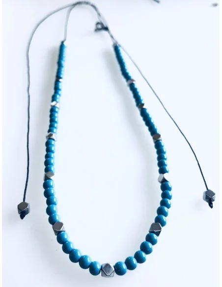 Χειροποίητο γυναικείο κολιέ με πέτρες Αχάτη σε γαλάζιο και πέτρες Αιματίτη ενδιάμεσα Kalla