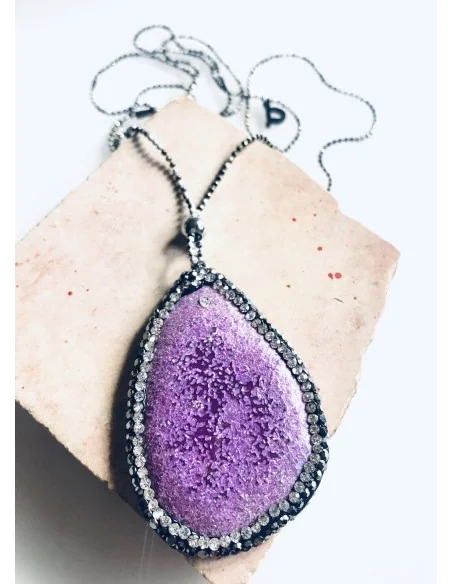Χειροποίητο γυναικείο κολιέ με φούξια μωβ ημιπολύτιμη πέτρα Αχάτη με στρας σε αλυσίδα διαμαντοκοπής Venus