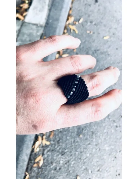 Χειροποίητο γυναικείο μακραμέ μαύρο δαχτυλίδι με ασημί πέτρες Αιματίτη Joan