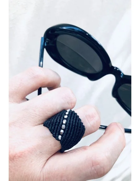 Χειροποίητο γυναικείο μακραμέ μαύρο δαχτυλίδι με ασημί πέτρες Αιματίτη Joan