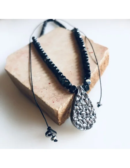 Χειροποίητο γυναικείο κολιέ με πέτρες αιματίτη Mona