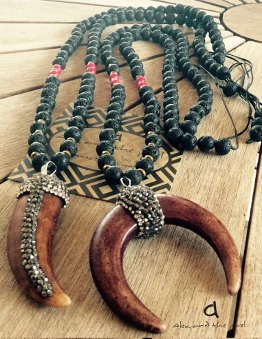 Γυναικείο κόσμημα κολιέ κρεμαστό ξύλινο δόντι με πέτρες Μαρκασίτη