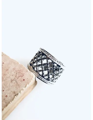 Γυναικείο διάτρητο ασημί δαχτυλίδι από ατσάλι...