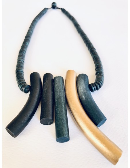 Χειροποίητο γυναικείο ξύλινο κολιέ σε μαύρο, χρυσό και λαδί  The Chief