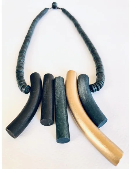 Χειροποίητο γυναικείο ξύλινο κολιέ σε μαύρο, χρυσό και λαδί The Chief