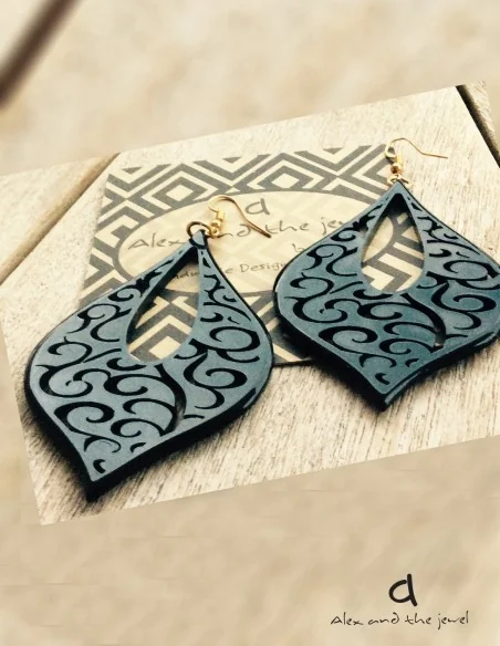 Κόσμημα σκουλαρίκια σε μαύρο ή κόκκινο σε σχήμα σταγόνας με γάντζους από ασήμι 925 επιχρυσωμένο Palace