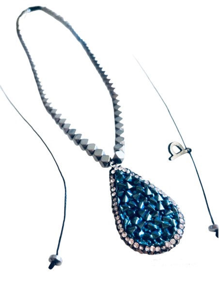 Χειροποίητο γυναικείο κολιέ με κεντρικό στοιχείο από Αιματίτη σε μπλε και ημιπολύτιμες πέτρες Αιματίτη στο κορδόνι Serifos