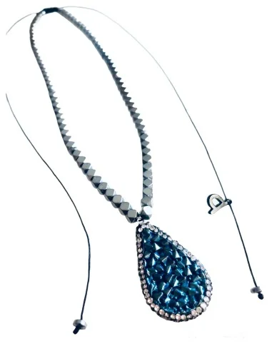 Χειροποίητο γυναικείο κολιέ με κεντρικό στοιχείο από Αιματίτη σε μπλε και ημιπολύτιμες πέτρες Αιματίτη στο κορδόνι Serifos