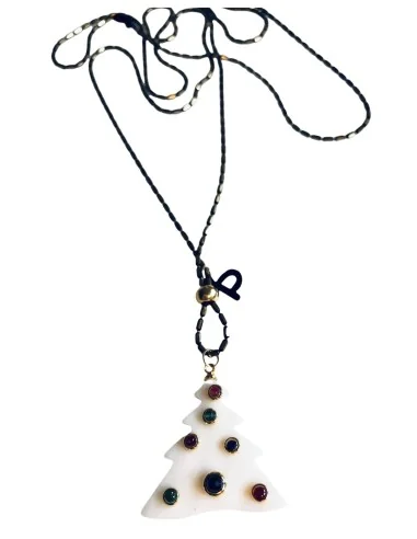 Χειροποίητο γυναικείο κολιέ από φίλντισι σε σχέδιο Έλατο σε λευκό με πολύχρωμα κρύσταλλα Christmas tree