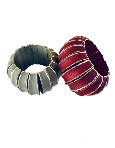 Χειροποίητο βραχιόλι από ξύλο σε αποχρώσεις του κόκκινου και του πράσινου με χρυσές λεπτομέρειες ζωγραφισμένες στο χέρι Augusta