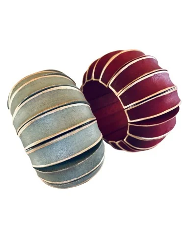 Χειροποίητο βραχιόλι από ξύλο σε αποχρώσεις του κόκκινου και του πράσινου με χρυσές λεπτομέρειες ζωγραφισμένες στο χέρι Augusta