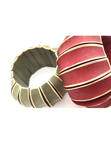 Χειροποίητο βραχιόλι από ξύλο σε αποχρώσεις του κόκκινου και του πράσινου με χρυσές λεπτομέρειες ζωγραφισμένες στο χέρι Augusta Χειροποίητο βραχιόλι από ξύλο σε αποχρώσεις του κόκκινου και του πράσινου με χρυσές λεπτομέρειες ζωγραφισμένες στο χέρι Augusta