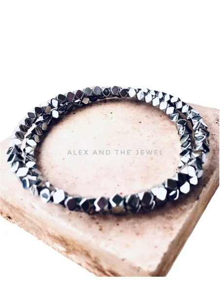 Χειροποίητο γυναικείο δίσειρο βραχιόλι με πέτρες αιματίτη Ariana Χειροποίητο γυναικείο δίσειρο βραχιόλι με πέτρες αιματίτη Ariana