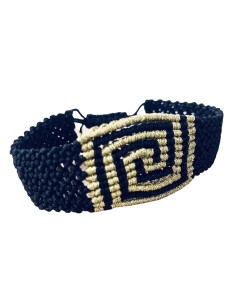 Χειροποίητο φαρδύ γυναικείο βραχιόλι μακραμέ σε μαύρο και χρυσό σε σχέδιο μαίανδρου Maiandros